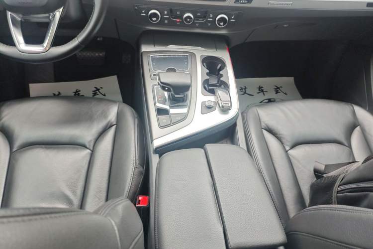 Used Audi Q7 2018 45 TFSI Technology Edition Gear Lever