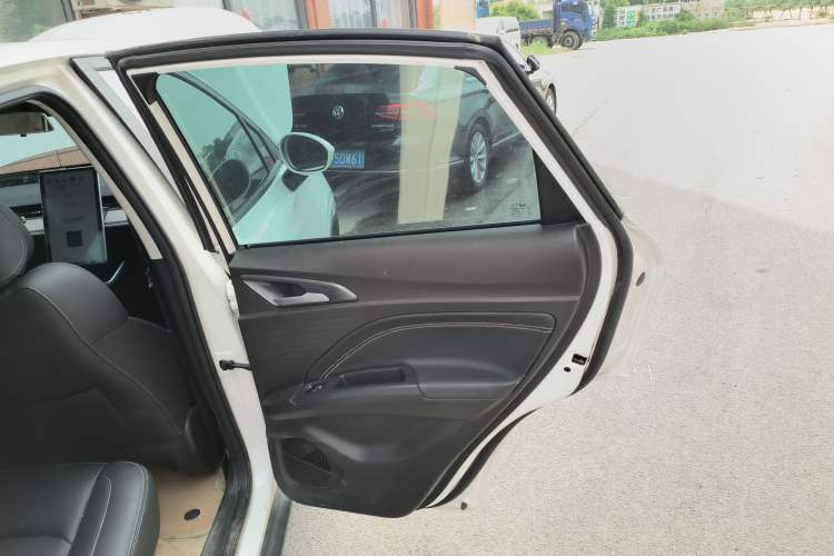 Used NETA V 2021 Standard Range Entertainment Version – Upgraded Model Right Rear Door Interior