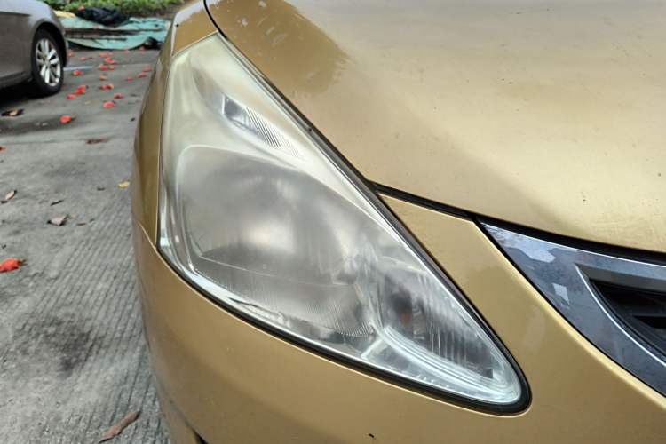 Used Nissan Tiida 2011 1.6L CVT Comfort Model Right Front Headlight