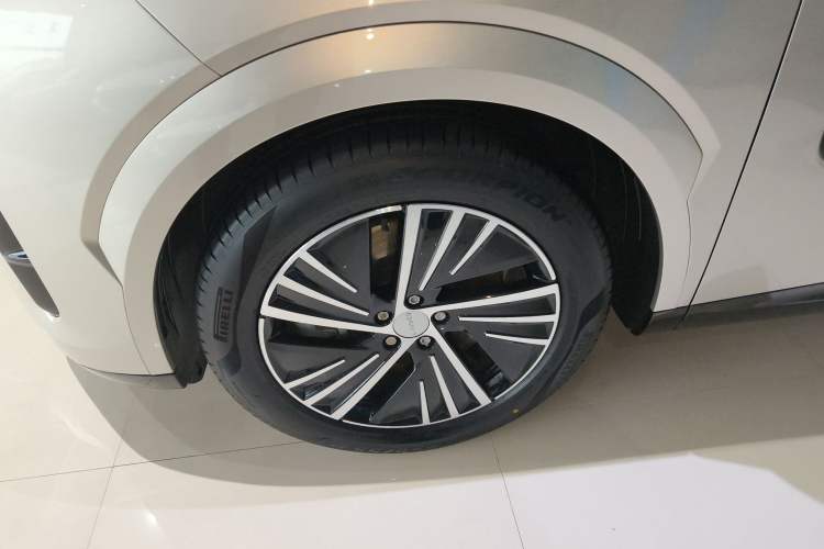 Used Lynk & Co 08 EM-P 2025 245km Ultra-Long Range Halo