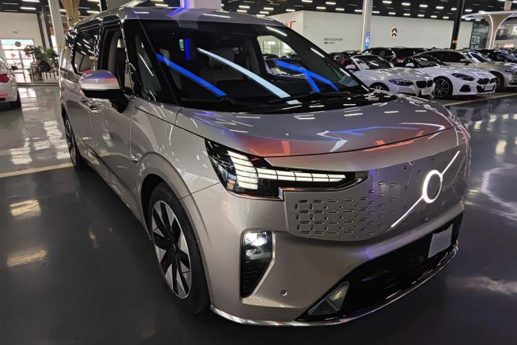 Used Volvo EM90 2025 Ultra Six-Seater