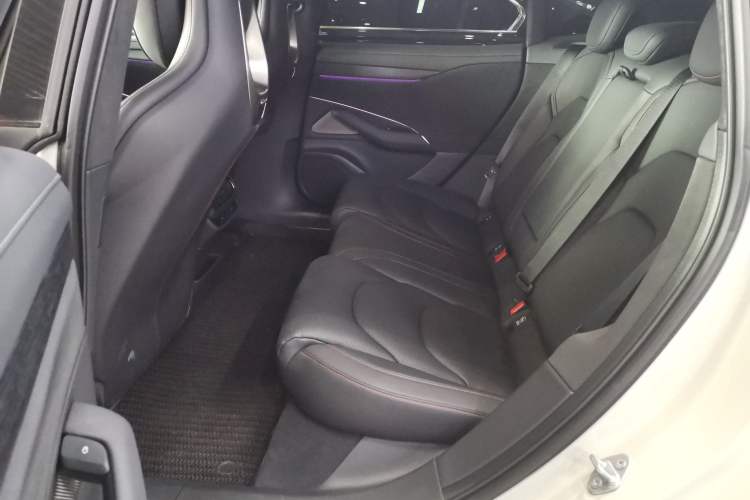 Used Xiaomi Auto SU7 2024 Four-Wheel Drive Ultra-Long Range Advanced Intelligent Driving Max Edition
