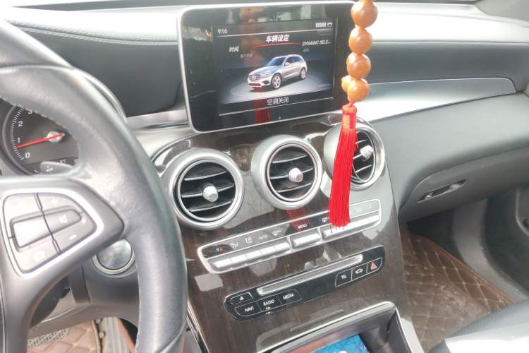 Used Mercedes-Benz GLC 2017 GLC 260 4MATIC Dynamic Edition Audio And AC Panel