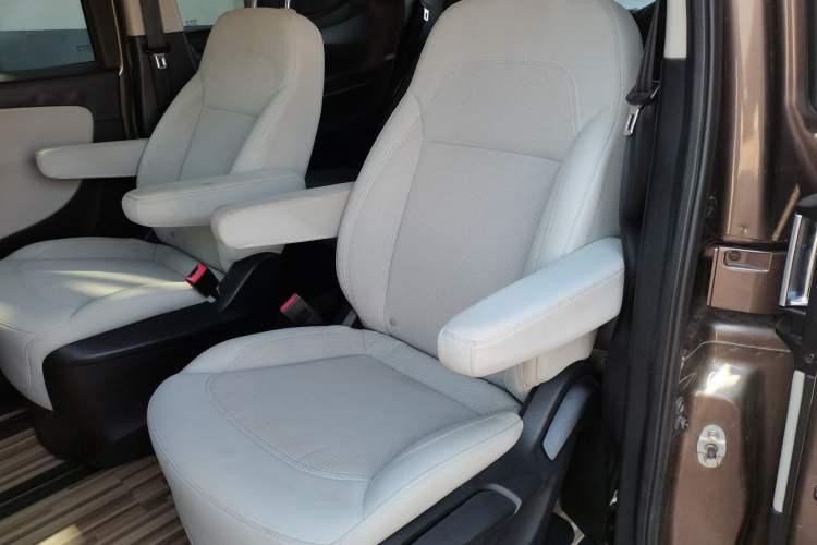 Used Huasong 7 2015 2.0T Automatic Comfort Model