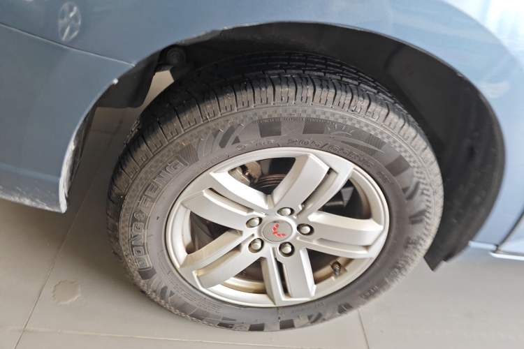 Used Wuling Hongguang PLUS 2019 1.5T Manual Luxury 7-Seater Right Rear Wheel Hub