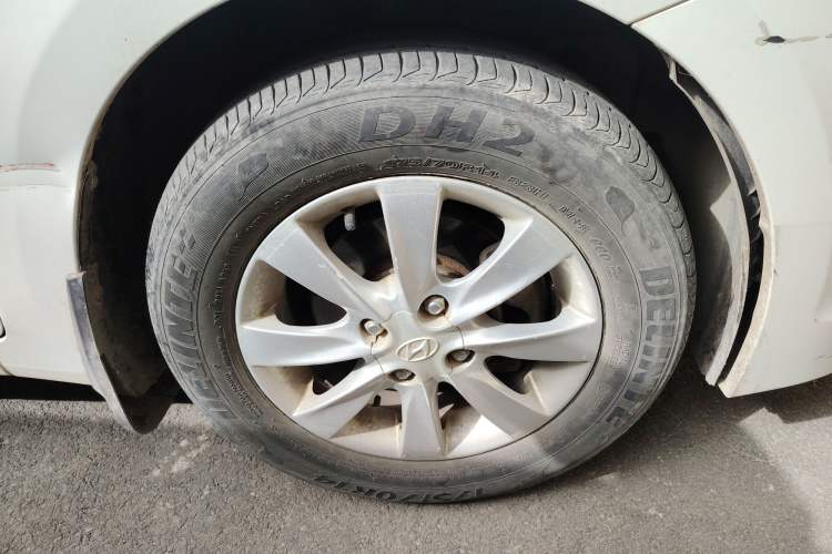 Used Hyundai Verna (older generation) 2014 1.4L Manual Smart GLS Trim
