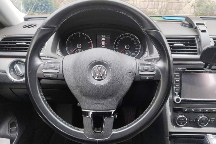 Used Volkswagen Passat 2014 1.8TSI DSG Prestige Edition Steering Wheel