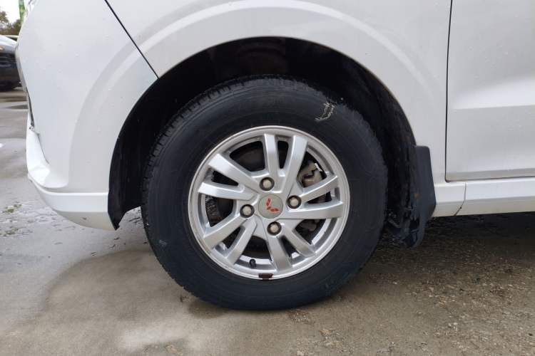 Used Wuling Hongguang 2018 1.5L S Standard Version L2B Left Front Wheel Hub