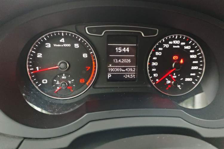 Used Audi Q3 2013 35 TFSI Comfort Model Odometer Close Up