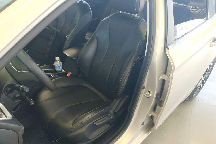 Used Roewe i5 2020 1.5L Automatic 4G Connect Luxury Flagship Edition