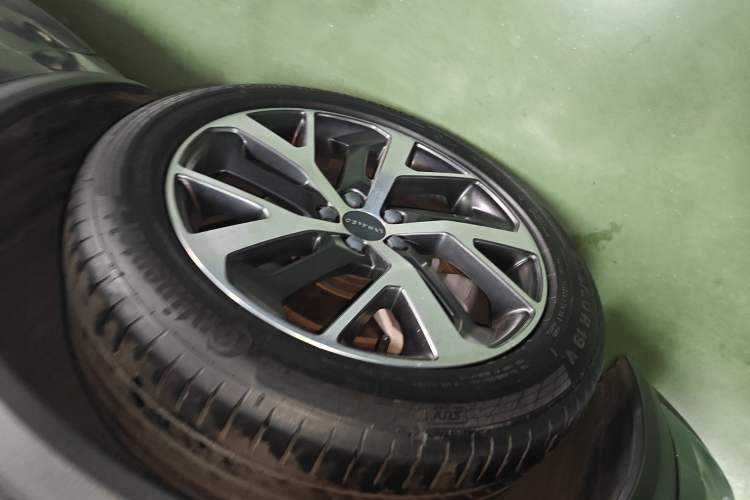 Used Lynk & Co 01 EM-P 2019 1.5T PHEV Pro Left Front Wheel Hub