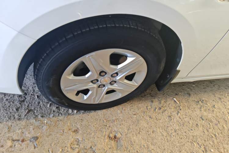 Used Chevrolet Cavalier 2016 1.5L Automatic Enjoyment Edition Left Front Wheel Hub