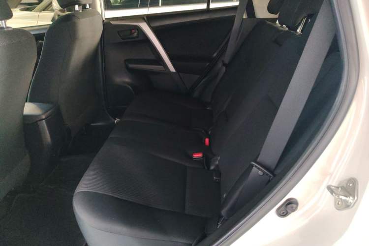 Used Toyota RAV4 2016 2.0L CVT Two-Wheel Drive Fashion Edition China V Standard
