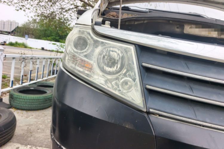 Used Dongfeng Shuaike 2013 Revised Version 1.5L Manual Standard Trim 5 Seats China V Emission Standard Right Front Headlight