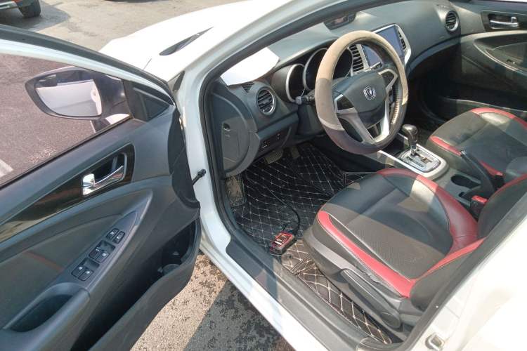 Used CHANGAN Eado 2013 1.6L Automatic Junku Model China IV Standard Driver Seat