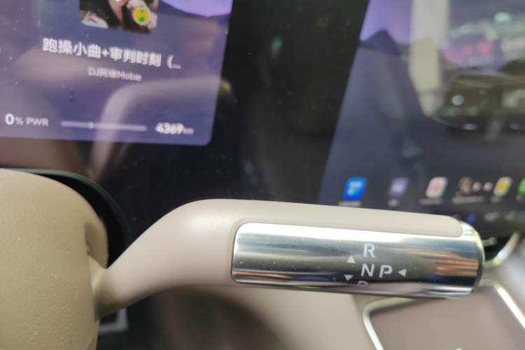 Used Hima AITO M8 2025 Extended-Range Max+ Version 53.4 kWh 6-Seater Edition Gear Lever