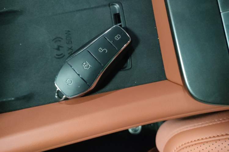 Used BYD Tang L 2025 DM 175KM Drone Player Edition