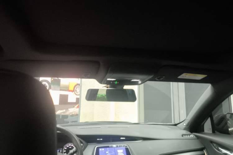 Used Cadillac XT4 2021 28T Two-Wheel Drive Luxury Version Headliner