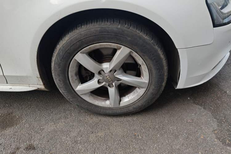 Used Audi A4L 2013 35 TFSI Automatic Standard Model Right Front Wheel Hub