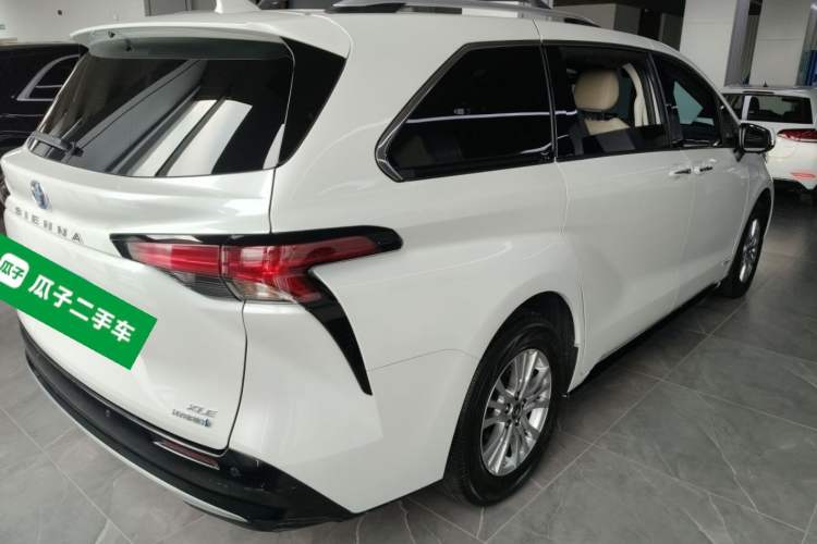 Used Toyota SIENNA 2021 2.5L Hybrid Luxury Edition
