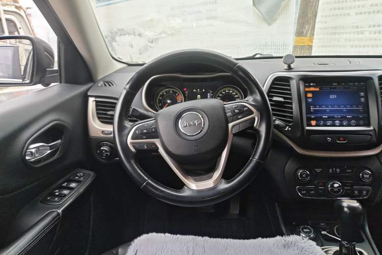 Used Jeep Cherokee 2016 2.4L Professional Smart Version