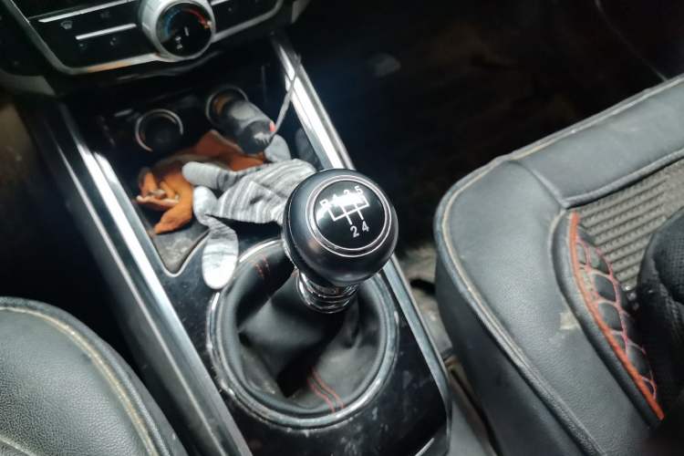 Used Zotye Domy X5 2015 1.5T Manual Luxury Version China IV Standard
