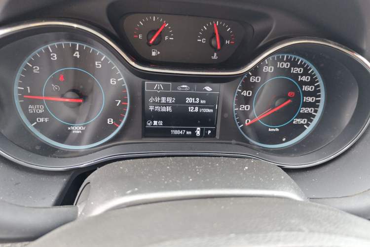 Used Chevrolet Cruze 2016 1.5L Automatic Luxury Edition Odometer Close Up