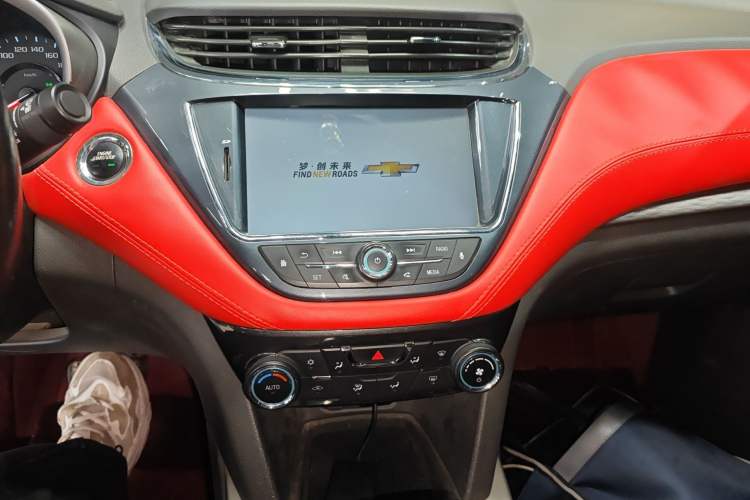 Used Chevrolet Malibu 2018 530T Automatic Luxury Edition Audio And AC Panel