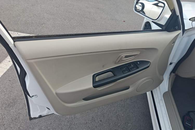 Used Soueast V3 Lingyue 2015 1.5L Manual Happiness Edition
