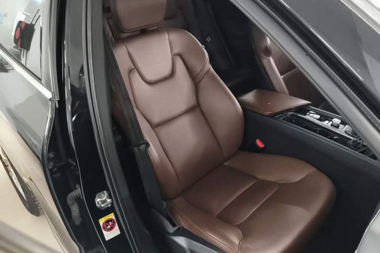 Used Volvo XC60 2021 T5 4x4 Smart Luxury Edition Right Front Seat