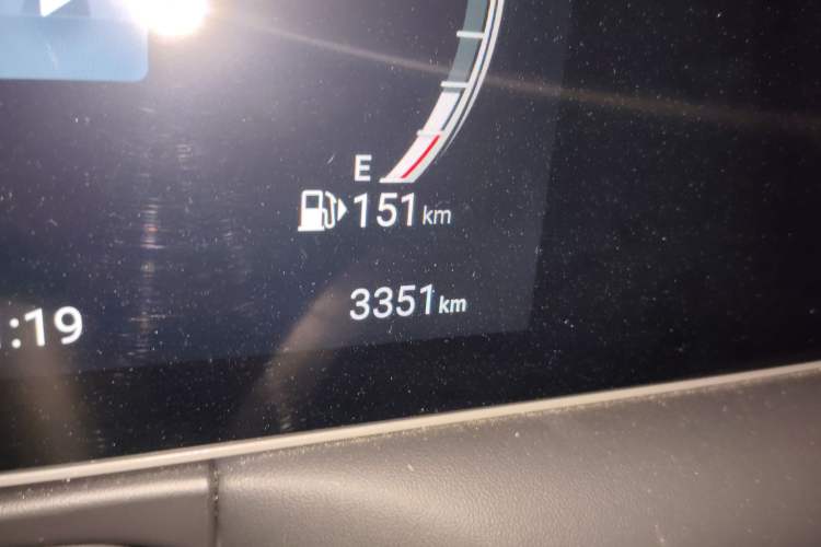 Used SAIC MAXUS G10 2025 Facelifted MAX 2.0T Automatic Executive Version Gasoline 7 Seats Odometer Close Up