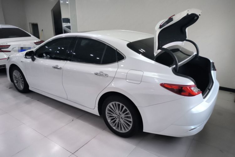 Used Toyota Camry 2024 Dual-Motor 2.0 HGVP Luxury Edition
