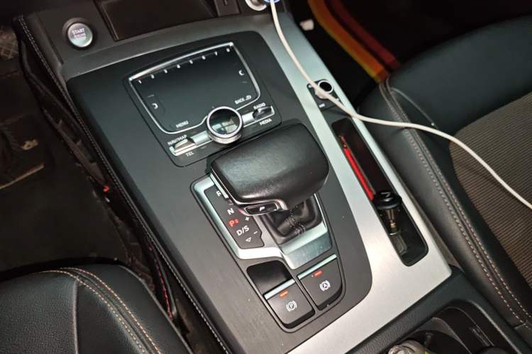 Used Audi Q5L 2018 40 TFSI Prestige Fashion Edition China VI Gear Lever