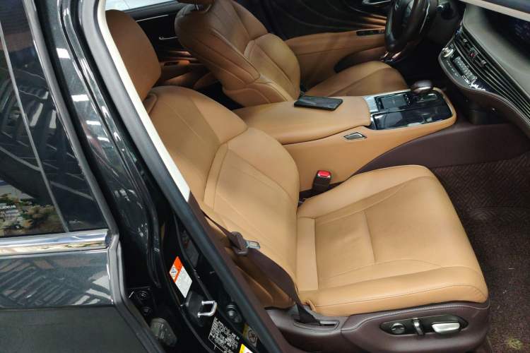 Used Lexus LS 2018 500h Premier Edition China V Standard
