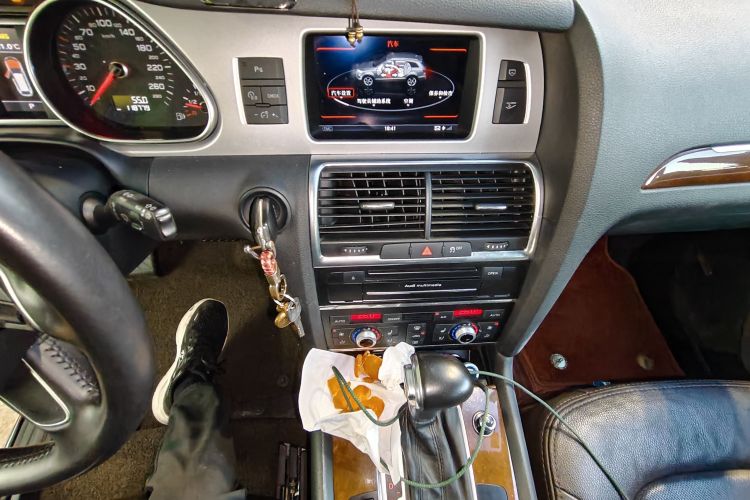 Used Audi Q7 2014 35 TFSI Ambition Edition Audio And AC Panel