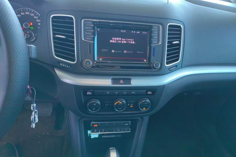 Used Volkswagen Sharan 2018 380TSI Comfort Edition 6-Seater Audio And AC Panel