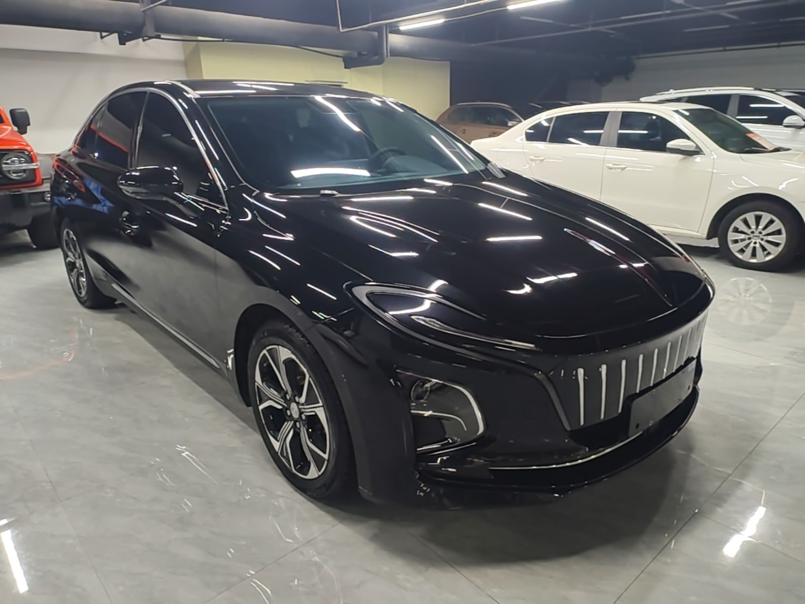 Hongqi E-QM5 2023 Revised Version Basic Travel Edition — снимка 12