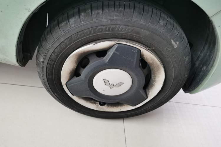 Used Wuling Hongguang MINIEV 2022 Macaron Fashion Model Lithium Iron Phosphate Right Front Wheel Hub