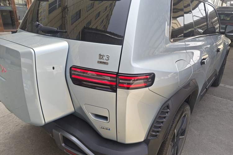 Used Formula Leopard Titanium 3 2025 501KM All-Wheel Drive Intelligent Driving Ultra Version
