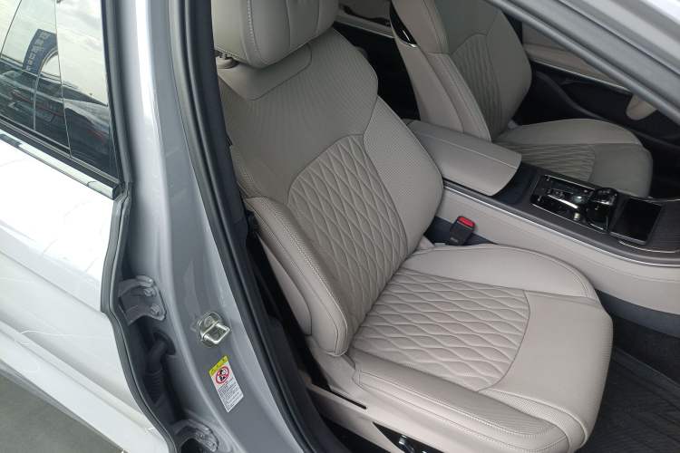 Used BYD Han 2025 EV with 701 km of Laser Radar-Enabled Intelligent Driving
