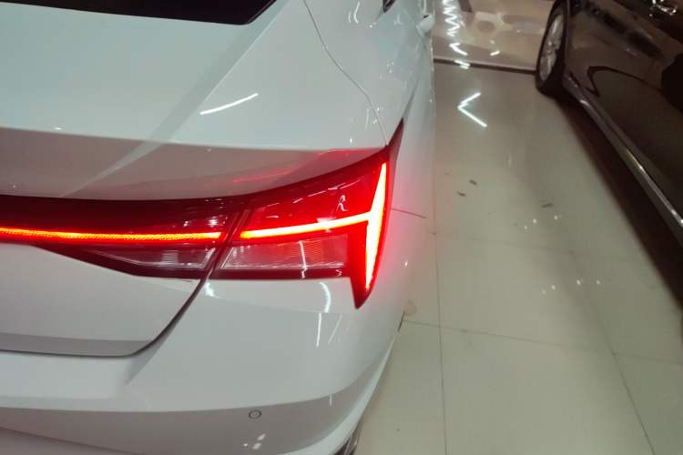 Used Hyundai Elantra 2021 1.5L CVT LUX Prestige Edition Right Rear Taillight