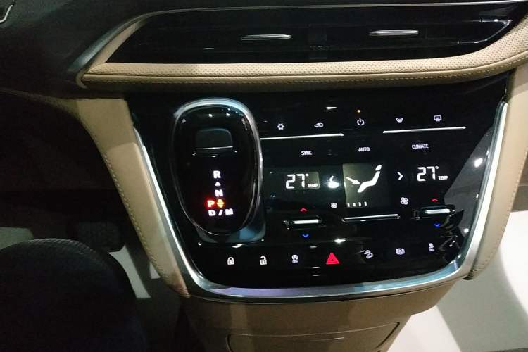 Used Buick GL8 2020 ES Land Cruiser 653T Luxury Model
