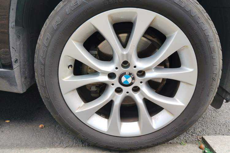 Used BMW X5 2018 xDrive28i Right Front Wheel Hub