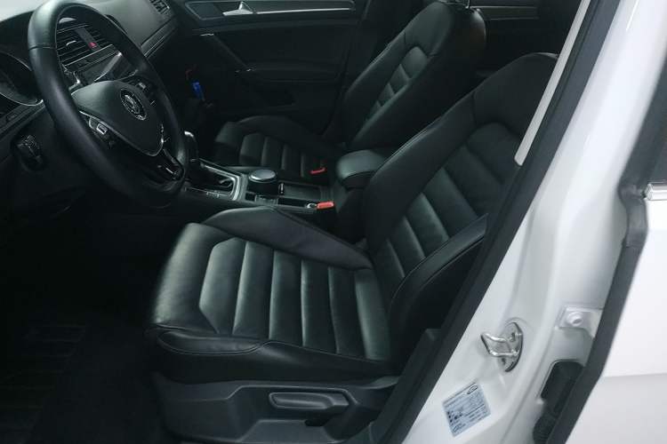 Used Volkswagen Golf 2015 1.4TSI Automatic Luxury Model Left Front Seat