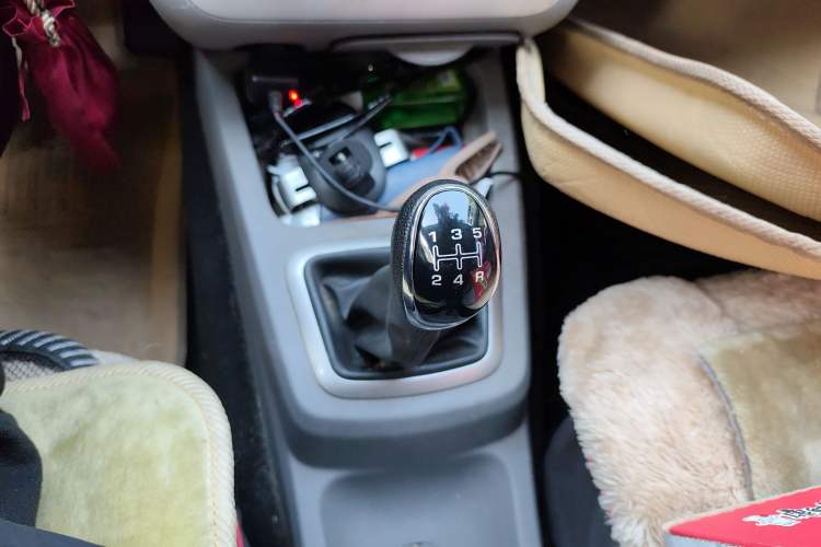 Used BAIC Weiwang M20 2014 1.5L practical type BJ415A Gear Lever