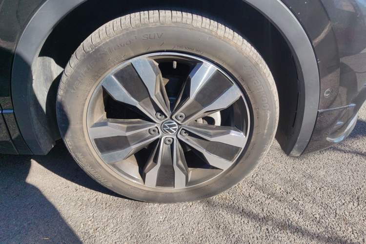 Used Volkswagen Tiguan L 2023 330TSI Automatic Two-Wheel Drive R-Line Flagship Edition Right Front Wheel Hub