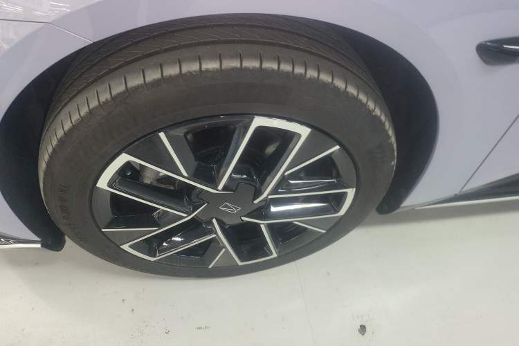 Used Avatr 06 2025 Max Extended-Range Edition Left Front Wheel Hub