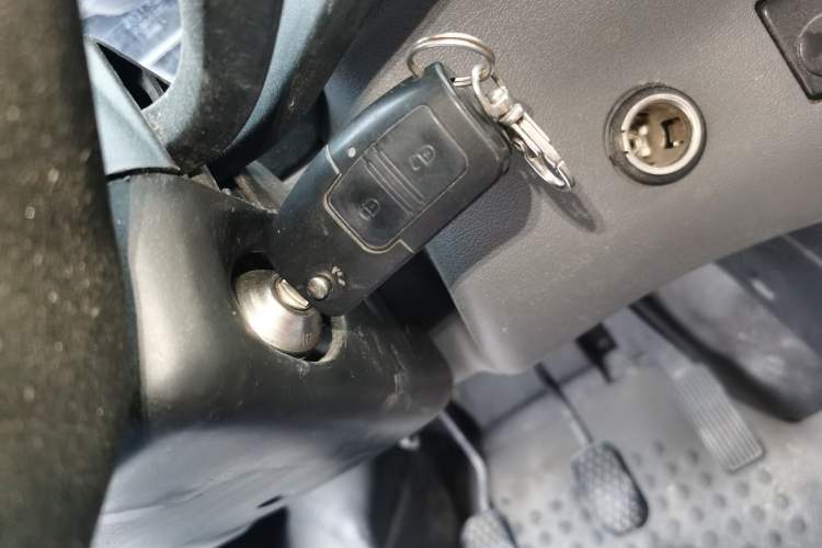 Used JMC Transit 2019 2.8T Commercial Version Long Wheelbase Mid-Roof 6-Seater Rear Single Tire China VI Emission Standard – JX493