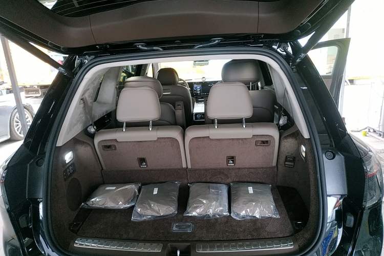 Used Hima AITO M9 2025 Extended-Range Ultra Version 52 kWh 6-Seater
