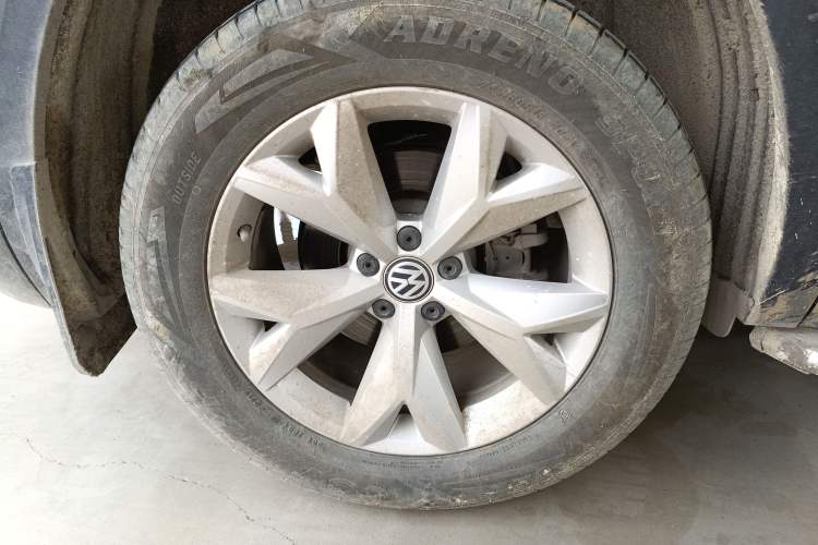 Used Volkswagen Teramont 2020 Revised Version 330TSI Two-Wheel Drive Comfort Edition Right Rear Wheel Hub